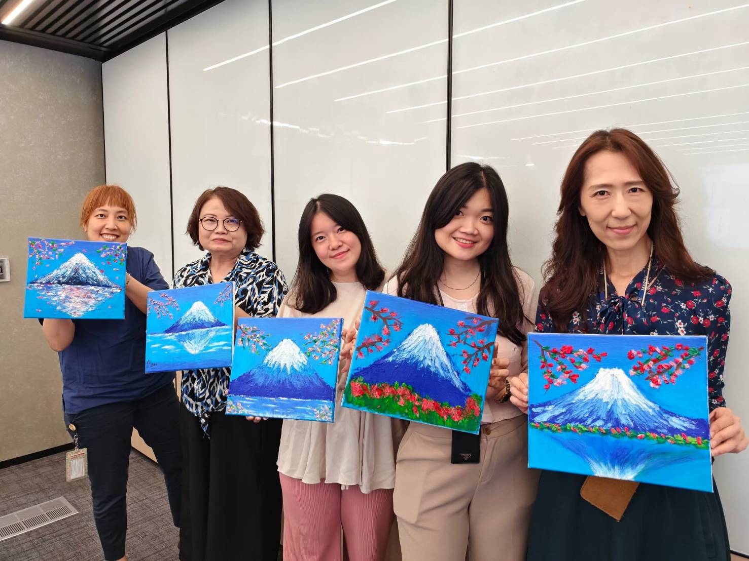 富士山油畫團體班合影